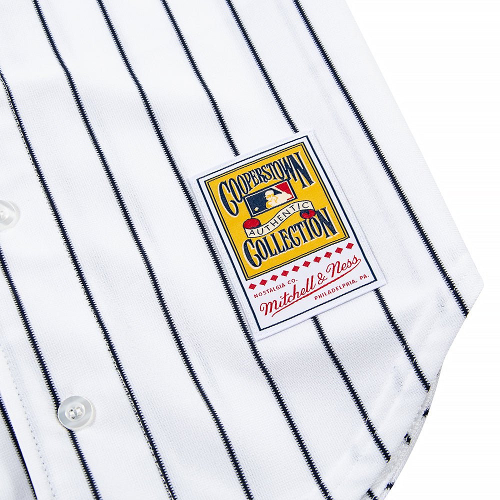 '97 Mariano Rivera Auth. NY Yankees Jersey product image 4, provided for visual reference and product detail review