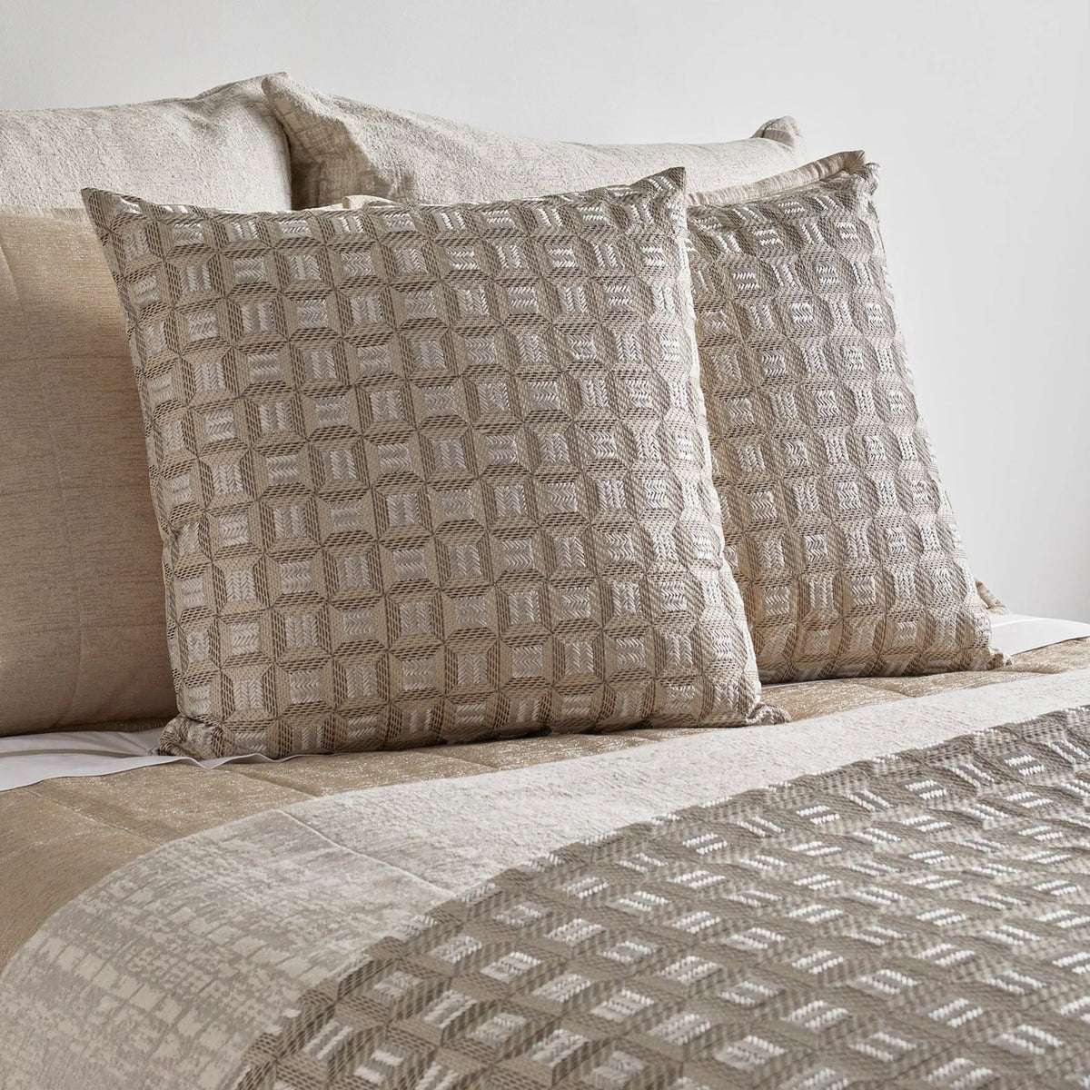 Collonade Coverlet
