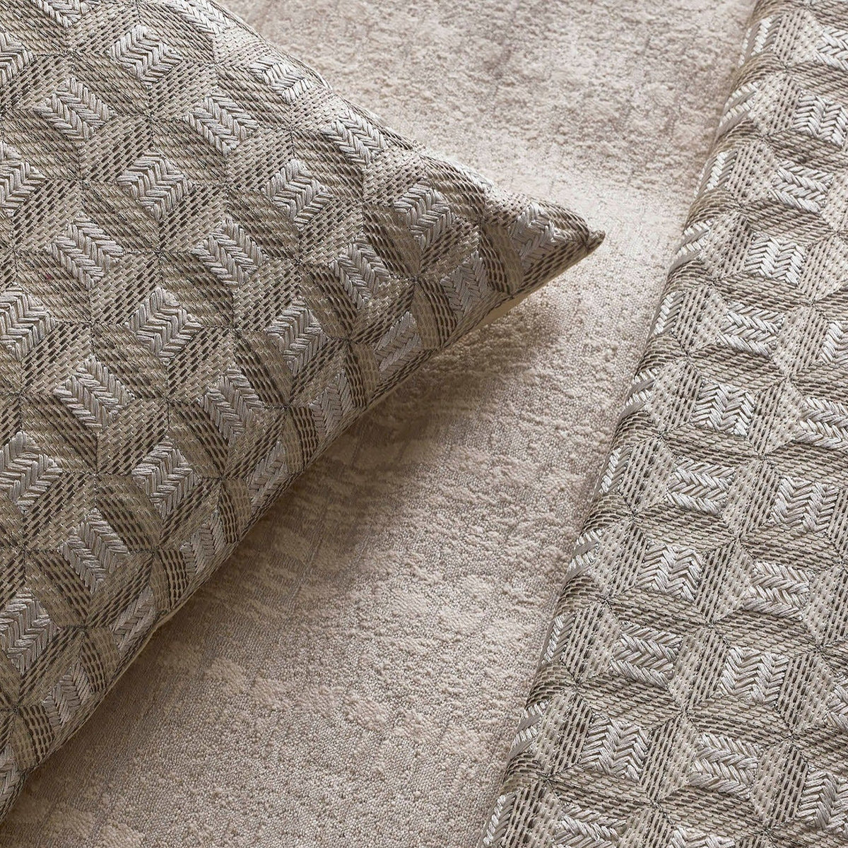 Collonade Coverlet