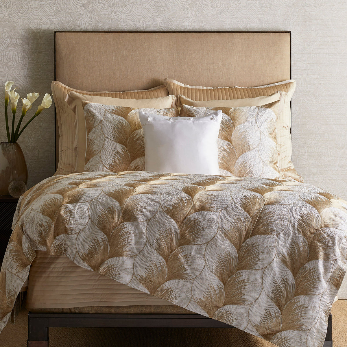 x The Met Fan Coverlet