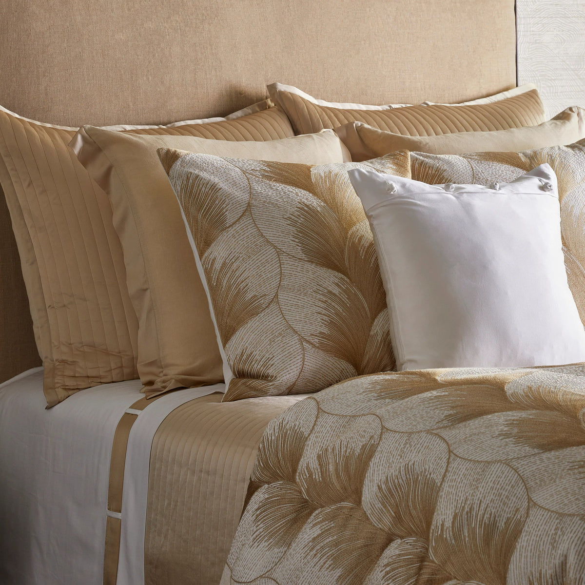 x The Met Fan Coverlet