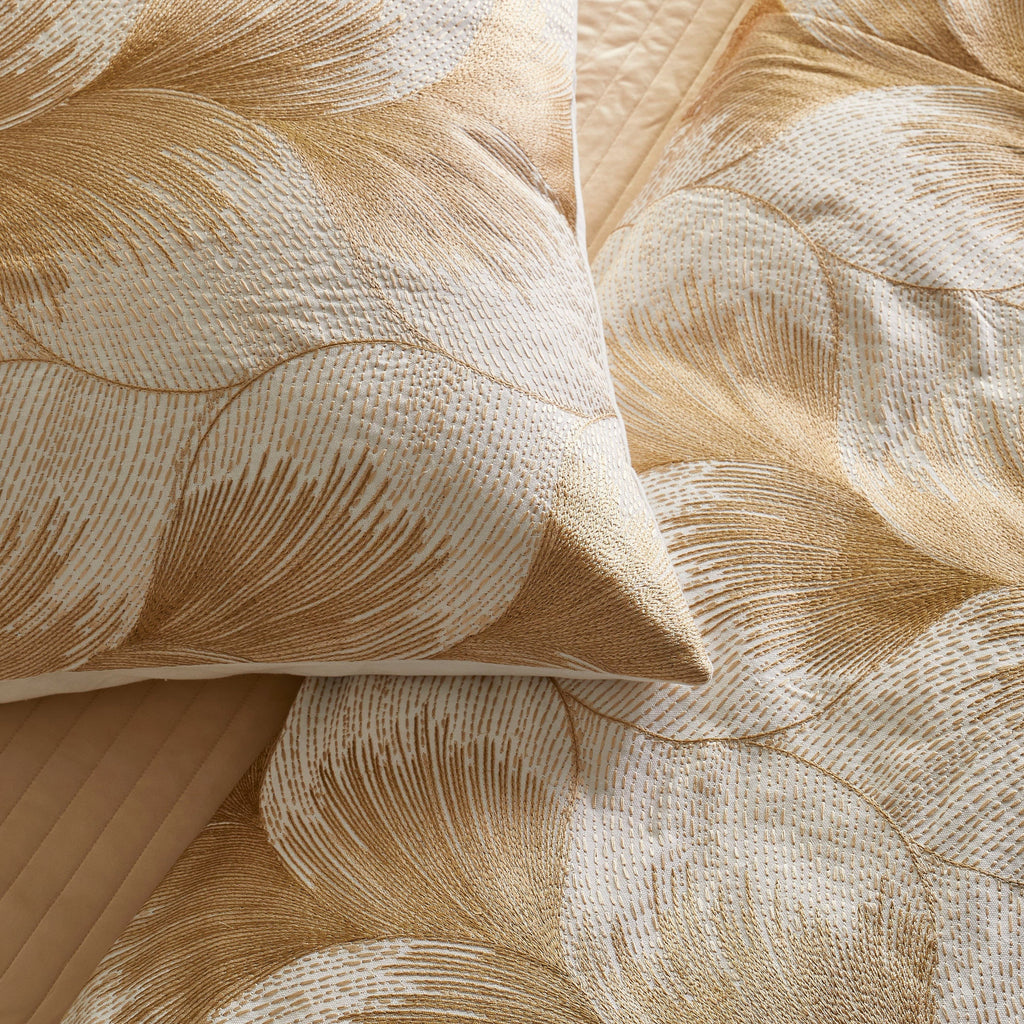 x The Met Fan Coverlet