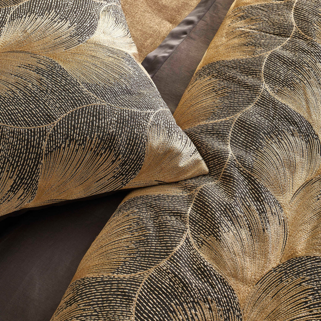 x The Met Fan Coverlet